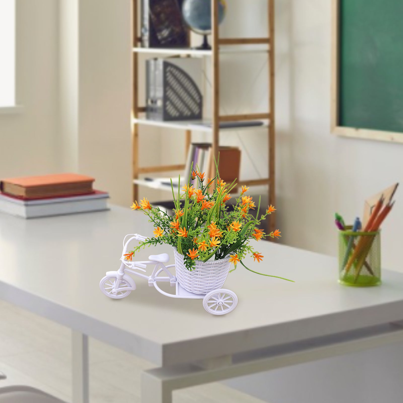 Conjunto Decorativo com Flores Artificiais e Triciclo de Vime - Zatto